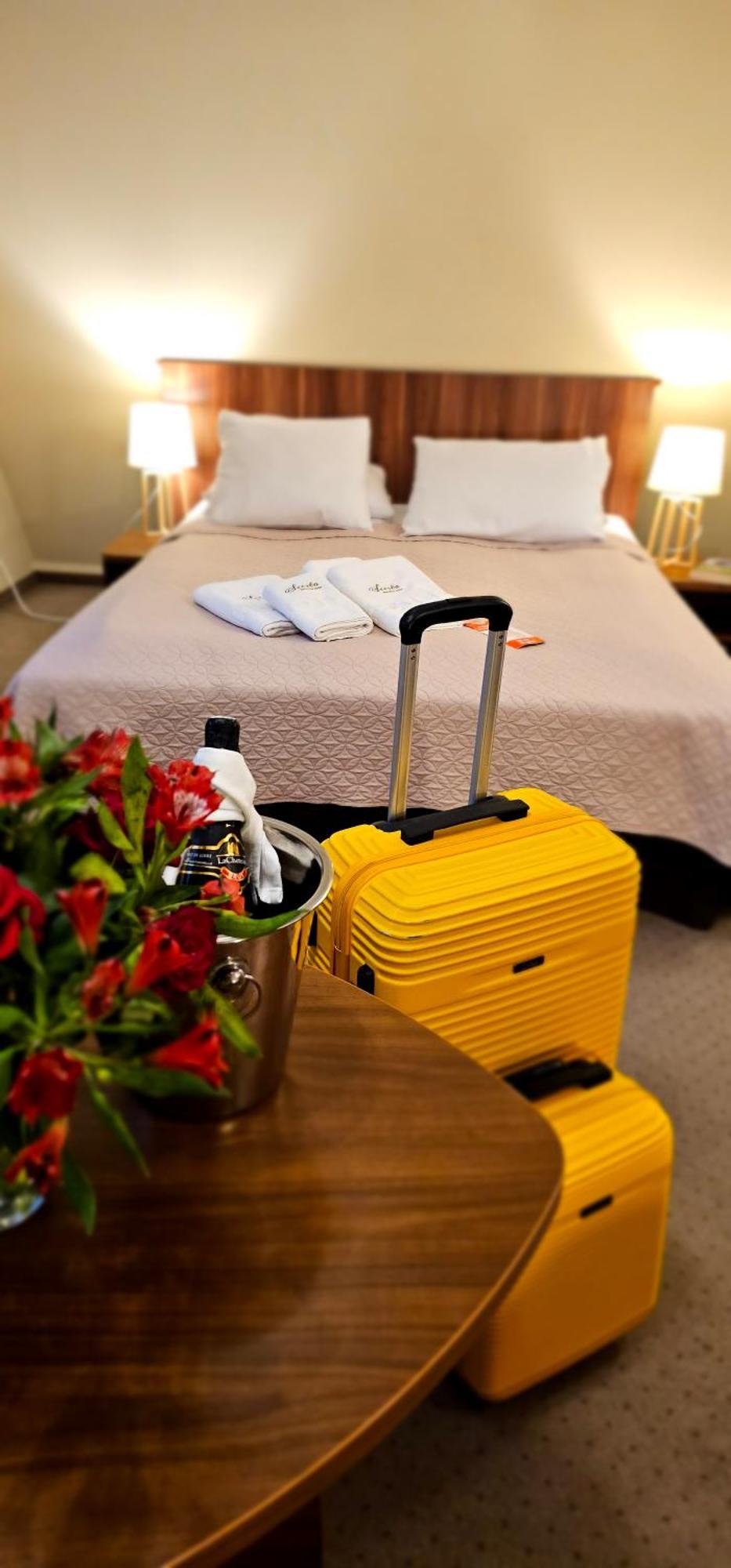 Hotel Siesta Свебодзін Екстер'єр фото