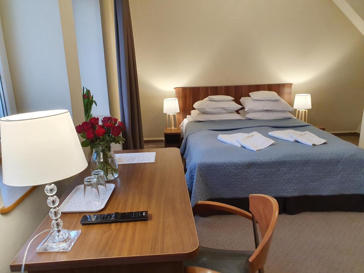 Hotel Siesta Свебодзін Екстер'єр фото