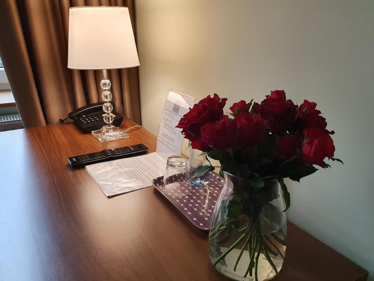 Hotel Siesta Свебодзін Номер фото
